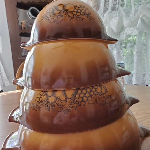 Vintage pyrex bowls - Picture 3 of 4